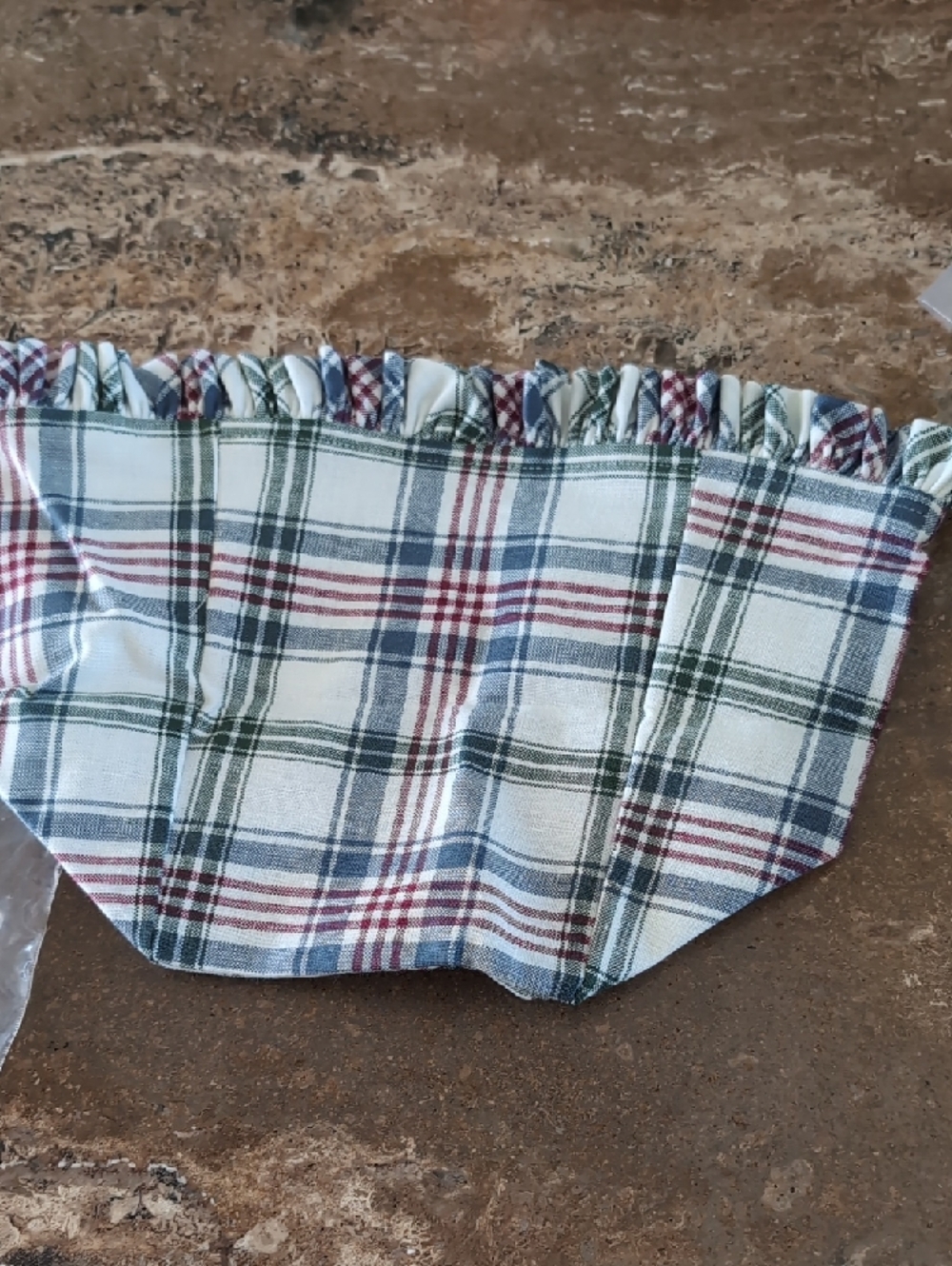 Longaberger Tissue Plaid Basket Liner in Red, Green, Cream - Picture 2 of 3